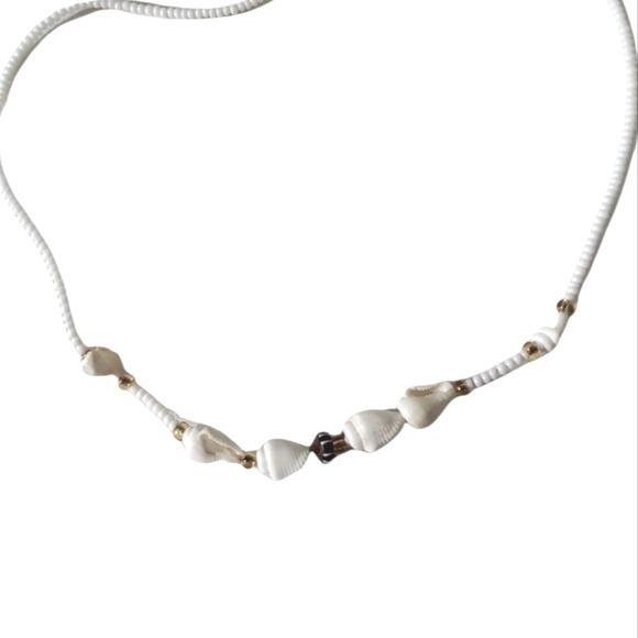 💚Free Bundle Add-On- White shell tropical necklace - Picture 3 of 3